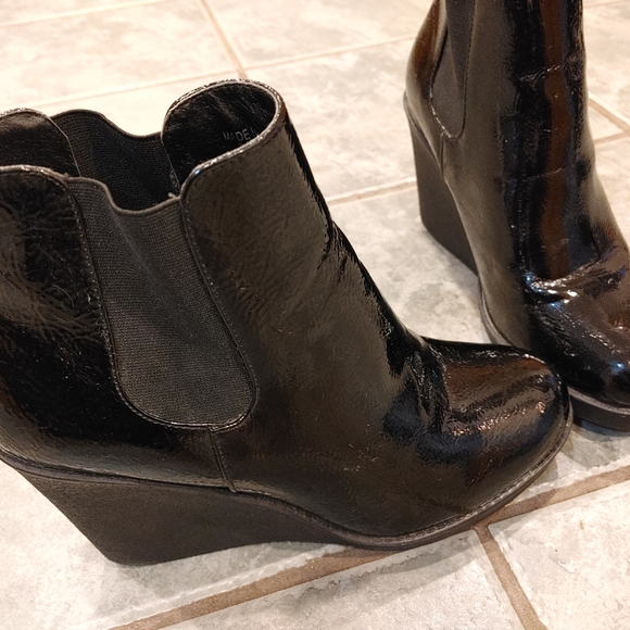Shiny Black mark. booties, size 10 - Picture 7 of 8